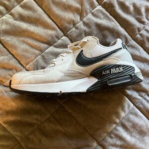 Nike White and Black Air Max Excee